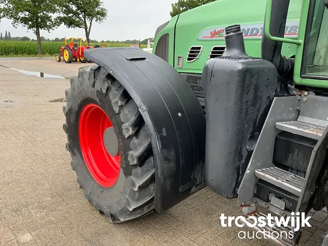 Vierwielaangedreven landbouwtractor - afbeelding 26 van  27