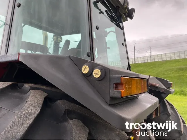 Vierwielaangedreven landbouwtractor - afbeelding 5 van  23