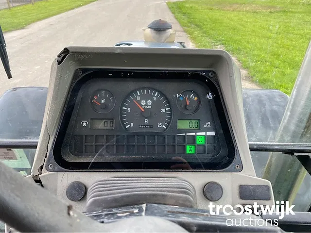 Vierwielaangedreven landbouwtractor - afbeelding 10 van  23
