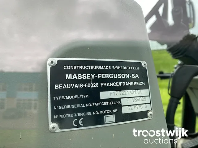 Vierwielaangedreven landbouwtractor - afbeelding 17 van  23