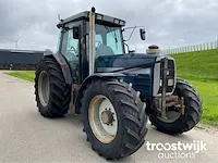Vierwielaangedreven landbouwtractor - afbeelding 19 van  23