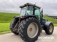 Vierwielaangedreven landbouwtractor - afbeelding 21 van  23