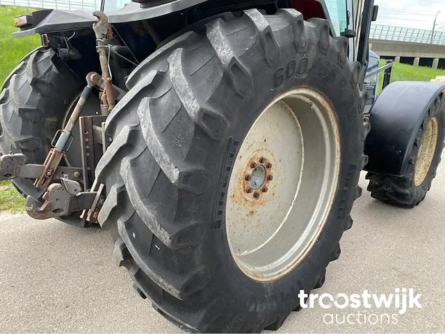 Vierwielaangedreven landbouwtractor - afbeelding 23 van  23