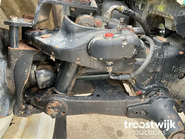 Vierwielaangedreven landbouwtractor - afbeelding 3 van  24