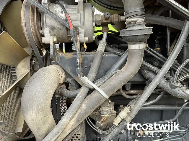 Vierwielaangedreven landbouwtractor - afbeelding 4 van  24