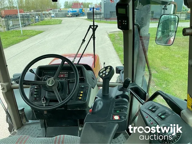 Vierwielaangedreven landbouwtractor - afbeelding 6 van  24