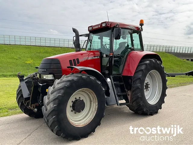 Vierwielaangedreven landbouwtractor - afbeelding 1 van  24