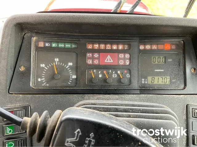 Vierwielaangedreven landbouwtractor - afbeelding 9 van  24