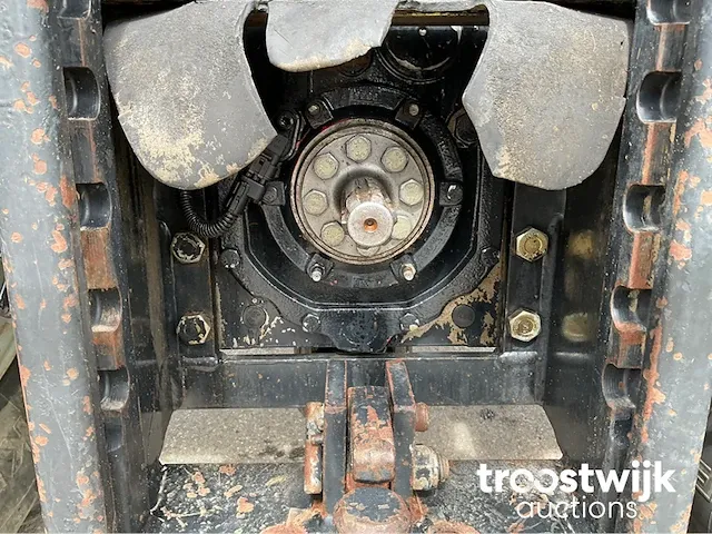 Vierwielaangedreven landbouwtractor - afbeelding 14 van  24