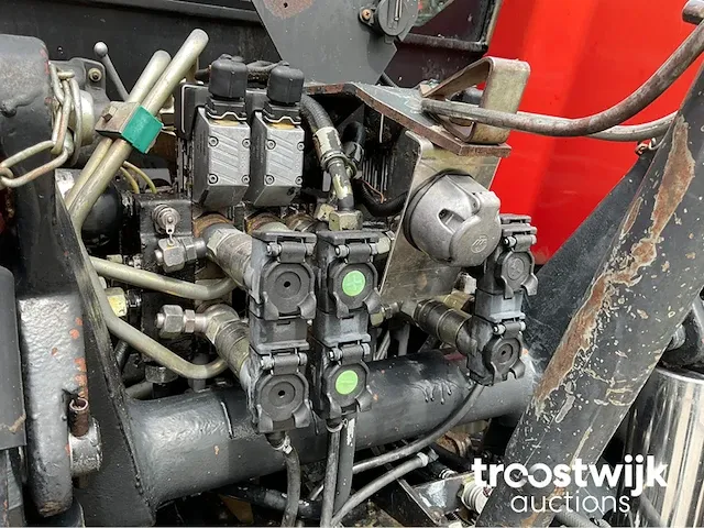 Vierwielaangedreven landbouwtractor - afbeelding 16 van  24