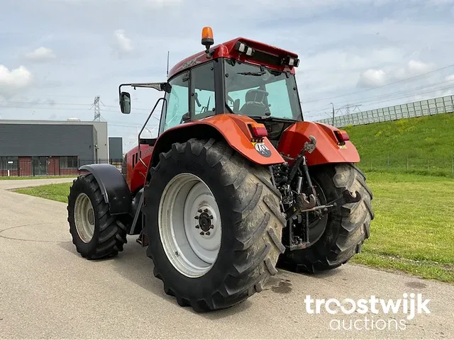 Vierwielaangedreven landbouwtractor - afbeelding 18 van  24