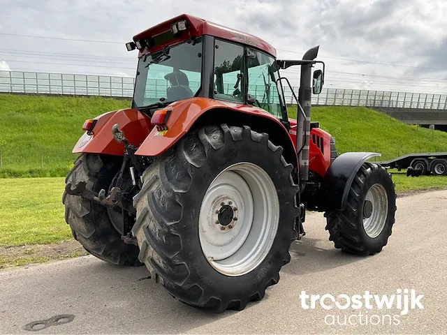 Vierwielaangedreven landbouwtractor - afbeelding 19 van  24