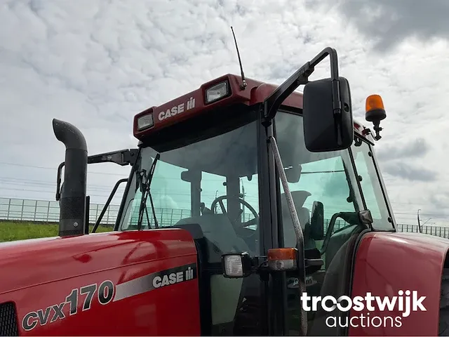 Vierwielaangedreven landbouwtractor - afbeelding 22 van  24