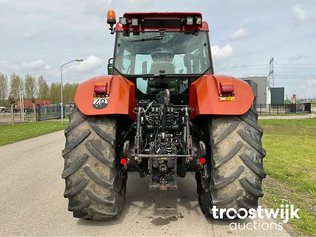 Vierwielaangedreven landbouwtractor - afbeelding 23 van  24