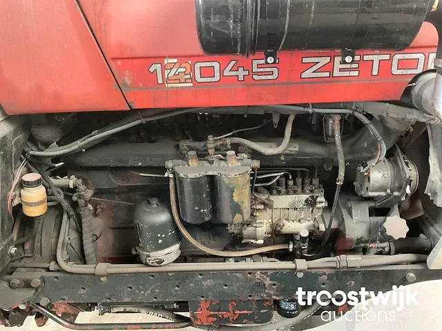 Vierwielaangedreven landbouwtractor - afbeelding 3 van  17