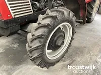 Vierwielaangedreven landbouwtractor - afbeelding 4 van  17