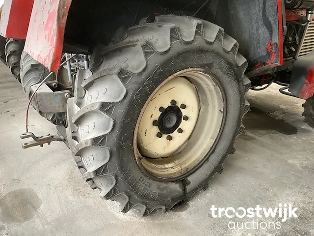 Vierwielaangedreven landbouwtractor - afbeelding 6 van  17