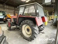 Vierwielaangedreven landbouwtractor - afbeelding 11 van  17