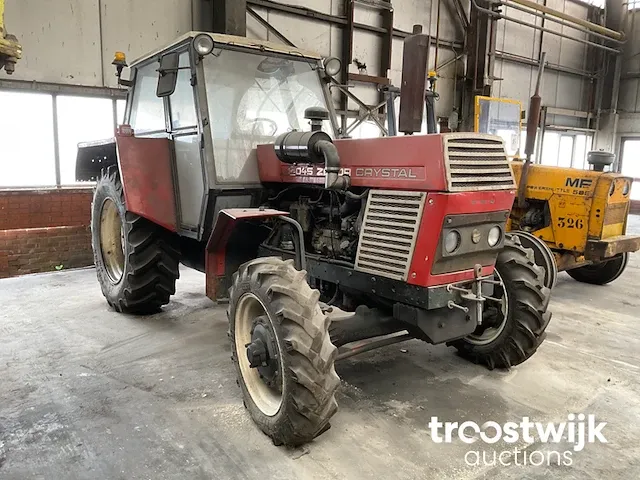 Vierwielaangedreven landbouwtractor - afbeelding 13 van  17