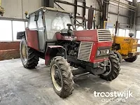 Vierwielaangedreven landbouwtractor - afbeelding 13 van  17