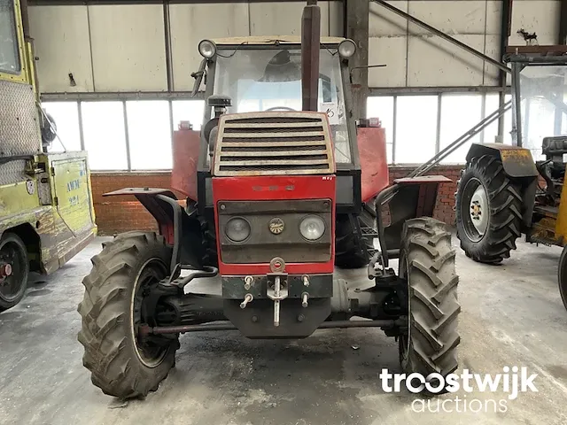 Vierwielaangedreven landbouwtractor - afbeelding 14 van  17