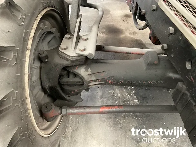 Vierwielaangedreven landbouwtractor - afbeelding 16 van  17