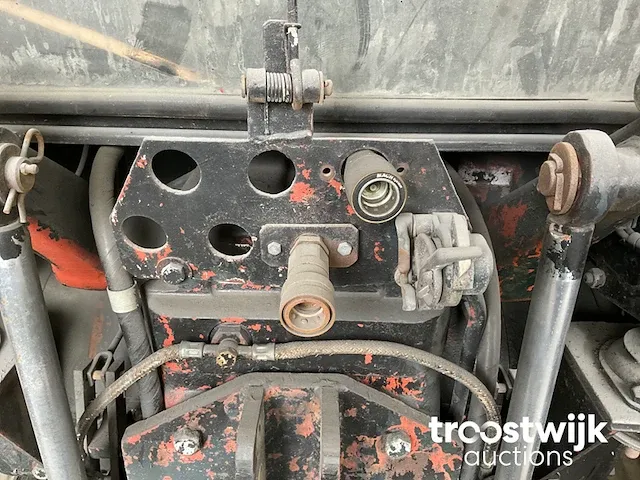 Vierwielaangedreven landbouwtractor - afbeelding 17 van  17