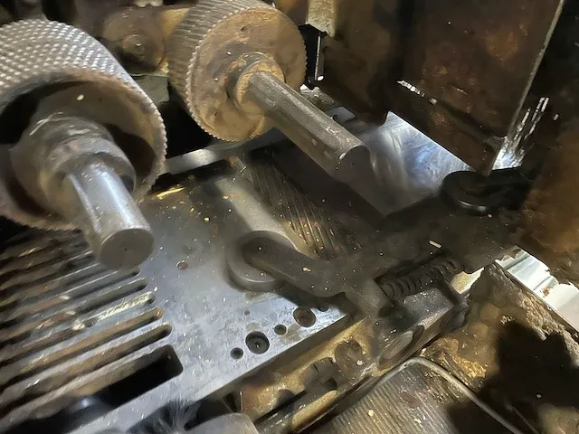 Vierzijdige profileer- en schaafmachine - afbeelding 48 van  49
