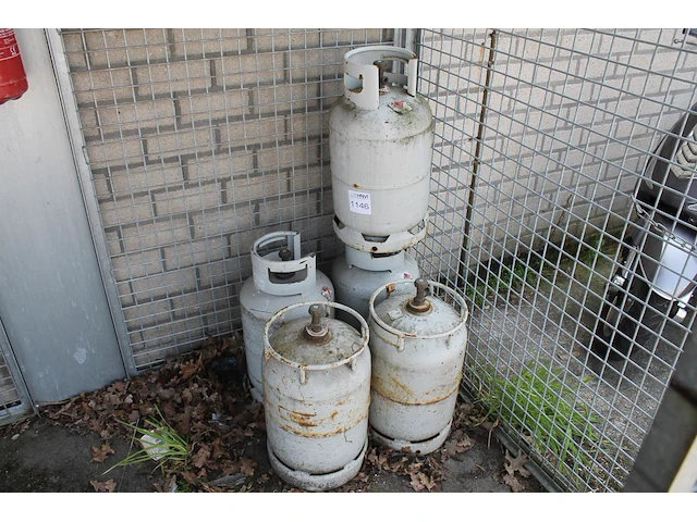 Vijf aangebroken gasflessen a 10 kg. - afbeelding 1 van  2