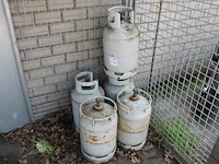 Vijf aangebroken gasflessen a 10 kg. - afbeelding 1 van  2