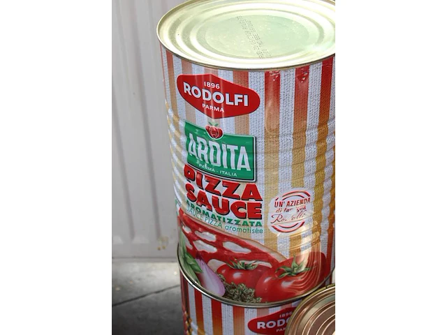 Vijf blikken pizzasaus rodolfi ardita. totaal 20 kg. tht 6-26. - afbeelding 3 van  3