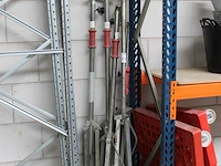 Vijf bouwlampstatieven, in hoogte verstelbaar. - afbeelding 2 van  2
