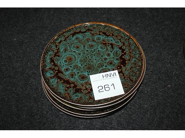 Vijf decoratieve borden. doorsnede 26 cm. - afbeelding 1 van  1
