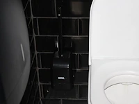 Vijf dispencers waaronder toiletpapier- en tissuedispencer. - afbeelding 2 van  13