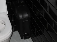 Vijf dispencers waaronder toiletpapier- en tissuedispencer. - afbeelding 3 van  13