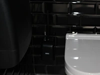 Vijf dispencers waaronder toiletpapier- en tissuedispencer. - afbeelding 5 van  13