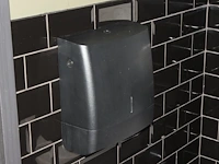 Vijf dispencers waaronder toiletpapier- en tissuedispencer. - afbeelding 7 van  13
