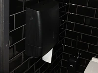 Vijf dispencers waaronder toiletpapier- en tissuedispencer. - afbeelding 8 van  13