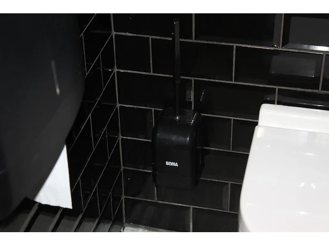 Vijf dispencers waaronder toiletpapier- en tissuedispencer. - afbeelding 11 van  13