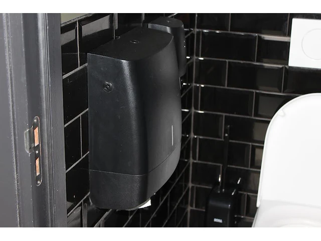 Vijf dispencers waaronder toiletpapier- en tissuedispencer. - afbeelding 13 van  13