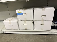 Vijf dozen met papieren handdoekjes 2-vouw 1 laags. - afbeelding 1 van  2