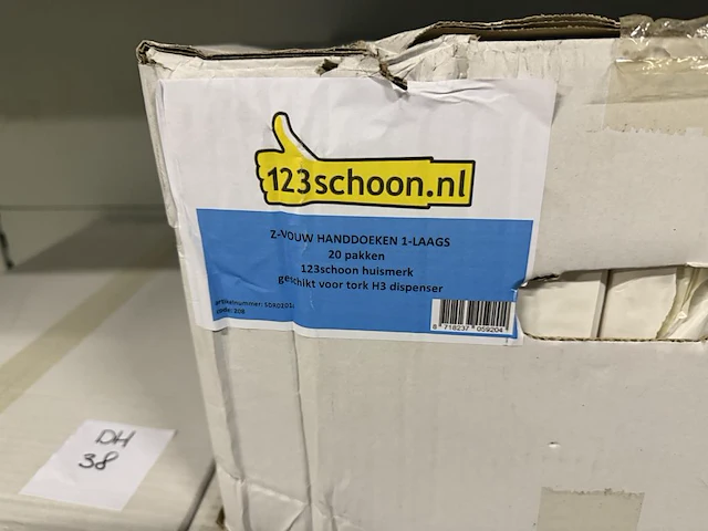 Vijf dozen met papieren handdoekjes 2-vouw 1 laags. - afbeelding 2 van  2