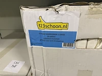 Vijf dozen met papieren handdoekjes 2-vouw 1 laags. - afbeelding 2 van  2