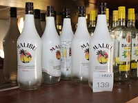 Vijf flessen malibu. - afbeelding 1 van  2