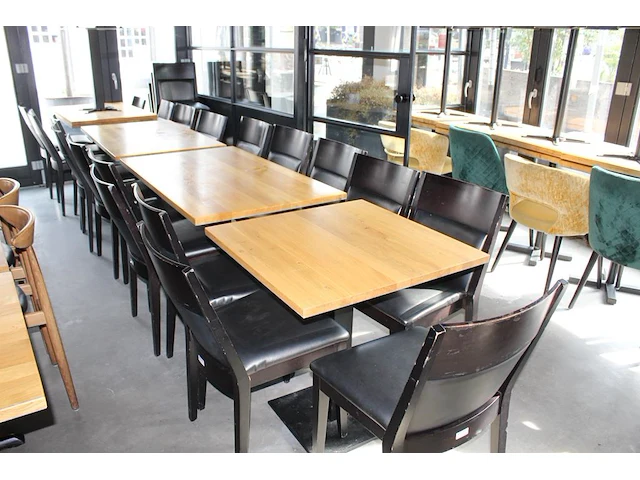 Vijf horecatafels met 22 houten stoelen. afmeting tafels 4 maal 120 x 70 x 75 cm en 1 maal 70 x 70 x 75 cm onderdeel van combinatiekavel combinatie van kavels g001, g013, g014 en g015 zijnde 15 horecatafels in diverse afmetingen met 50 houten stoelen. - afbeelding 7 van  10