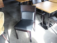 Vijf horecatafels met 22 houten stoelen. afmeting tafels 4 maal 120 x 70 x 75 cm en 1 maal 70 x 70 x 75 cm onderdeel van combinatiekavel combinatie van kavels g001, g013, g014 en g015 zijnde 15 horecatafels in diverse afmetingen met 50 houten stoelen. - afbeelding 10 van  10