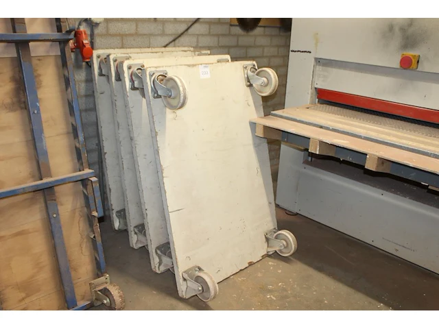 Vijf houten transportbokken, afmeting 122 x 81 cm - afbeelding 1 van  3