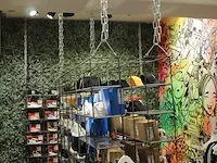 Vijf industriële hangende schoenrekken aan robuuste ketting. afmeting per schoenvak 32 x 23 cm, diepte 21 cm. - afbeelding 4 van  6