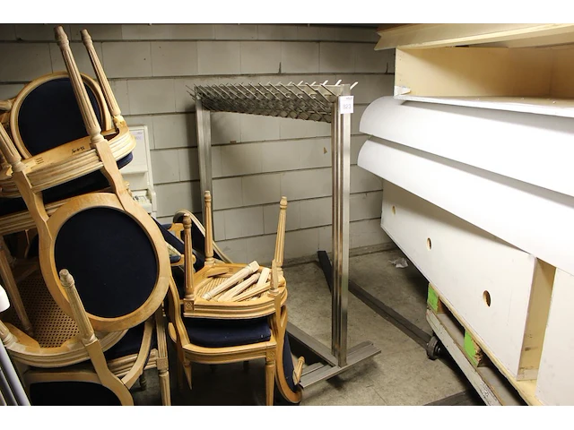 Vijf kapstokken met 2 x 15 haken, breedte 148 cm. - afbeelding 2 van  2
