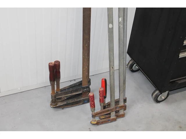 Vijf lijmklemmen w.o. 125 en 150 cm. - afbeelding 1 van  2